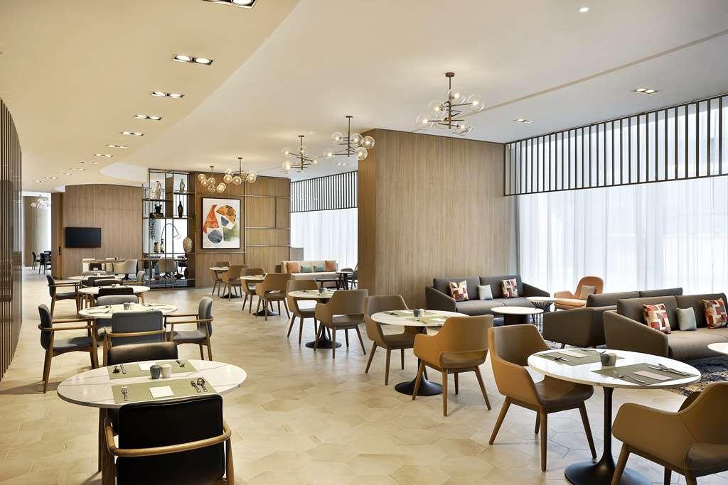 Hilton Garden Inn Dubai Business Bay Restoran gambar